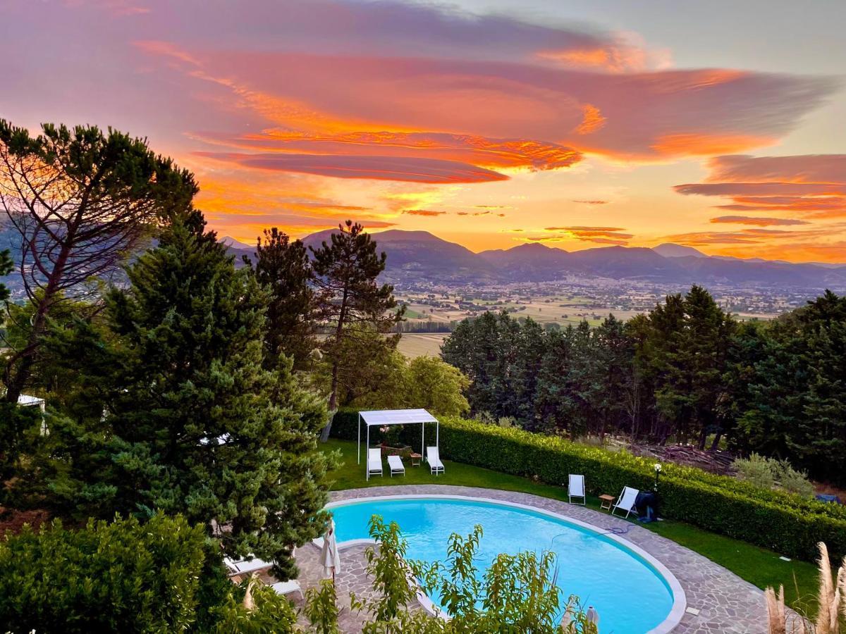 La Panoramica Gubbio - Maison De Charme - Casette E Appartamenti Self Catering Per Vacanze Meravigliose! Екстериор снимка